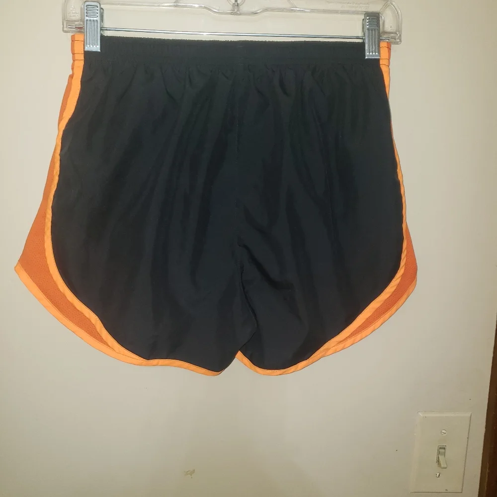 Nike Dri-Fit Women's Running Shorts Size Small - Picture 3 of 3